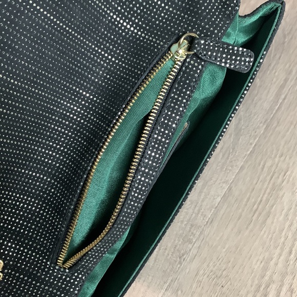 Kelly Wynne Black and Gold Clutch - Picture 6 of 7